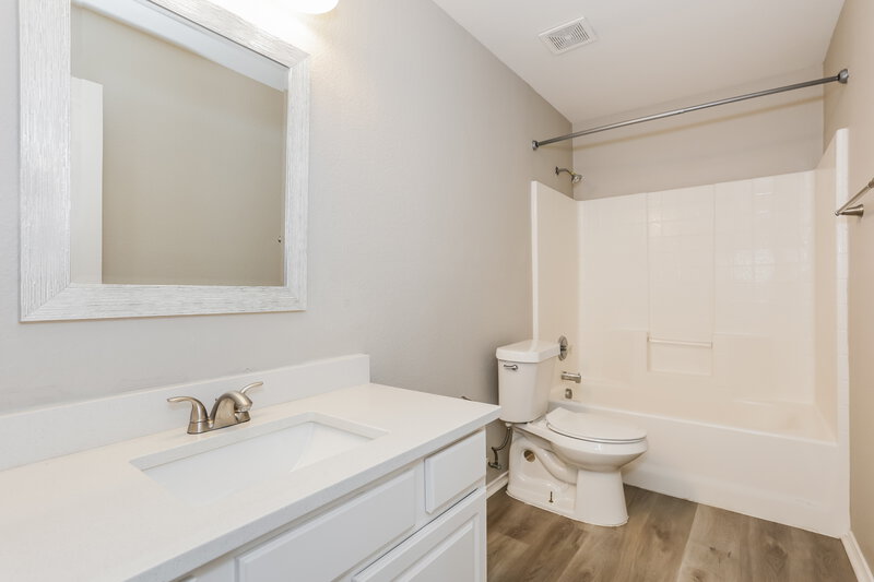 2,630/Mo, 12521 Viewpoint Ln Burleson, TX 76028 Bathroom View