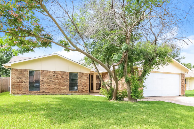 2,300/Mo, 7808 Bermejo Rd Fort Worth, TX 76112 Front View