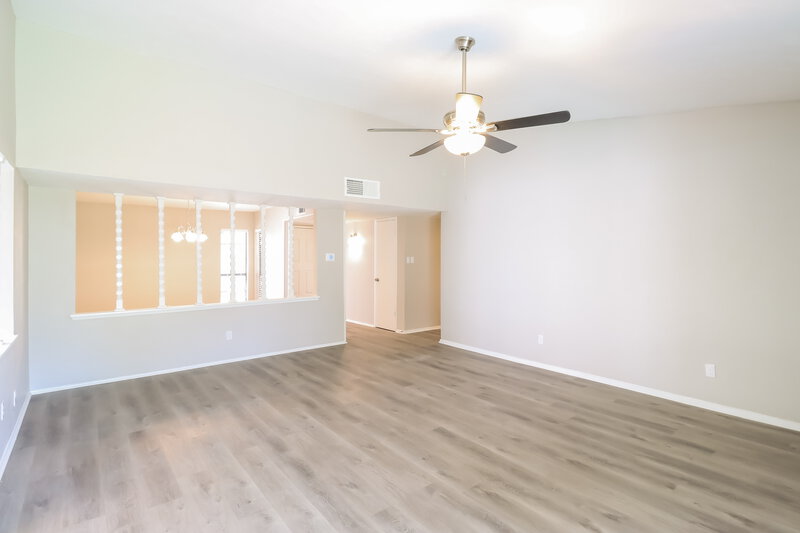 2,300/Mo, 7808 Bermejo Rd Fort Worth, TX 76112 Living Room View 2