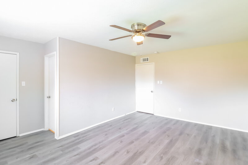 2,300/Mo, 7808 Bermejo Rd Fort Worth, TX 76112 Main Bedroom View 2