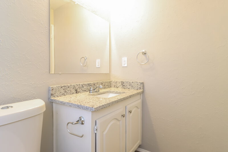 2,300/Mo, 7808 Bermejo Rd Fort Worth, TX 76112 Bathroom View