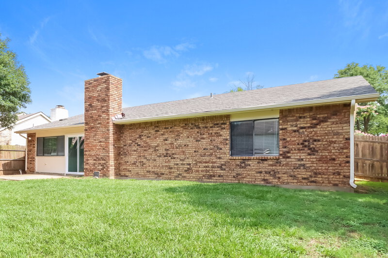 2,300/Mo, 7808 Bermejo Rd Fort Worth, TX 76112 Rear View