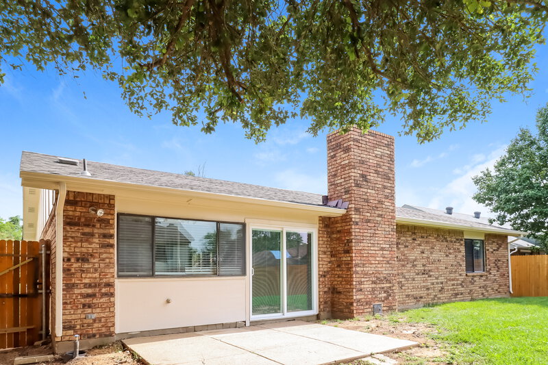 2,300/Mo, 7808 Bermejo Rd Fort Worth, TX 76112 Rear View 2