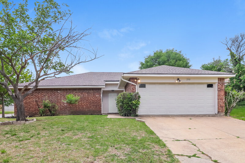 1,885/Mo, 2301 Fall Ct Fort Worth, TX 76133 External View