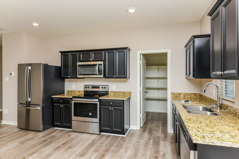2,185/Mo, 5304 Stone Meadow Ln Fort Worth, TX 76179 Kitchen View 2