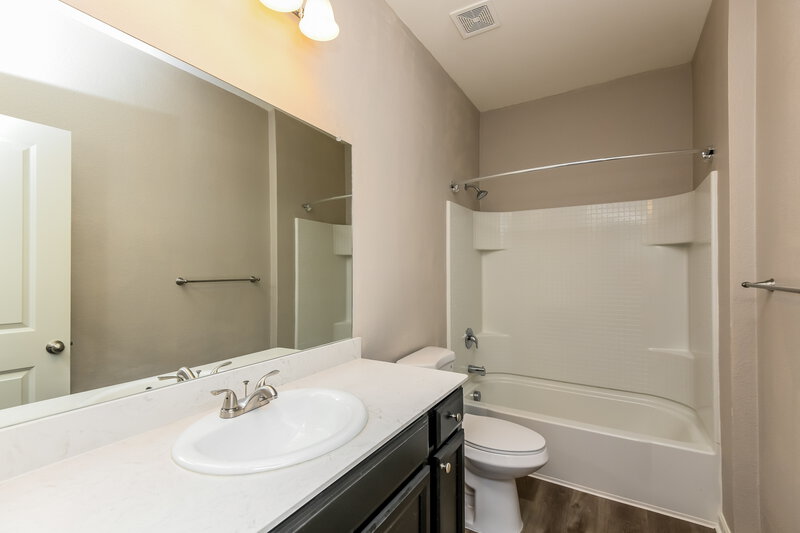 2,185/Mo, 5304 Stone Meadow Ln Fort Worth, TX 76179 Main Bathroom View