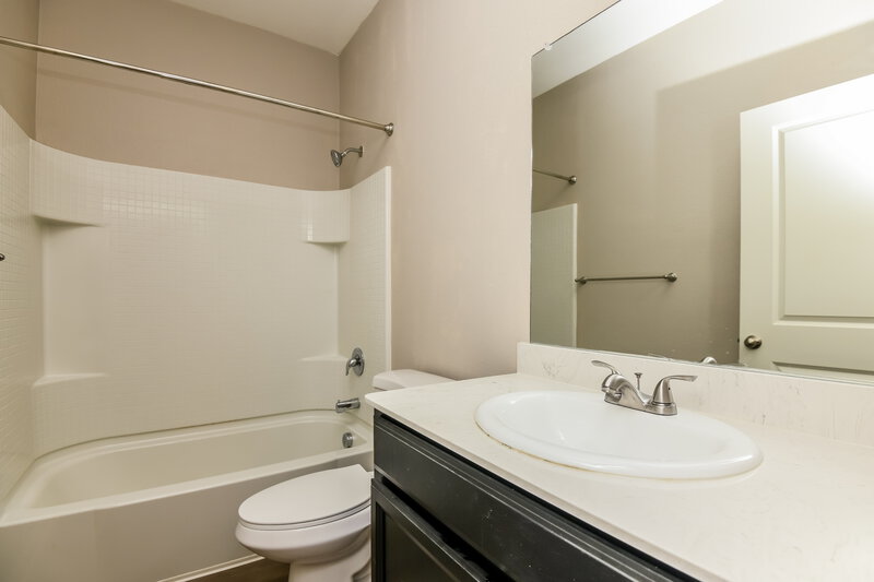 2,185/Mo, 5304 Stone Meadow Ln Fort Worth, TX 76179 Bathroom View