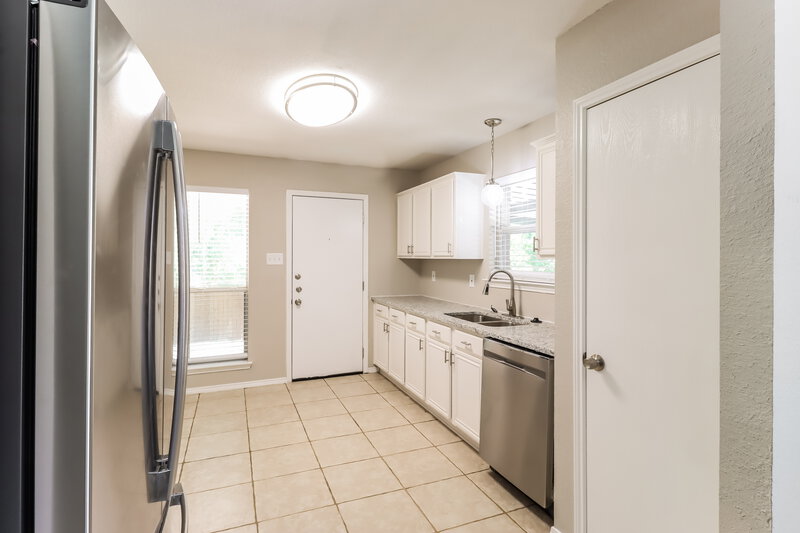 2,270/Mo, 704 Mimosa Trl Cedar Hill, TX 75104 Kitchen View