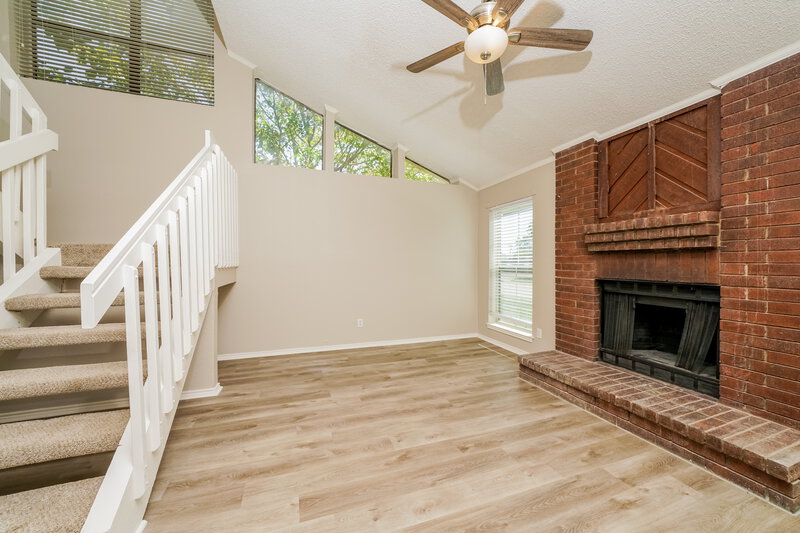 1,975/Mo, 1115 Hemlock Ct Desoto, TX 75115 Living Room View