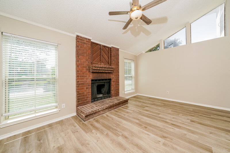 1,975/Mo, 1115 Hemlock Ct Desoto, TX 75115 Living Room View 2