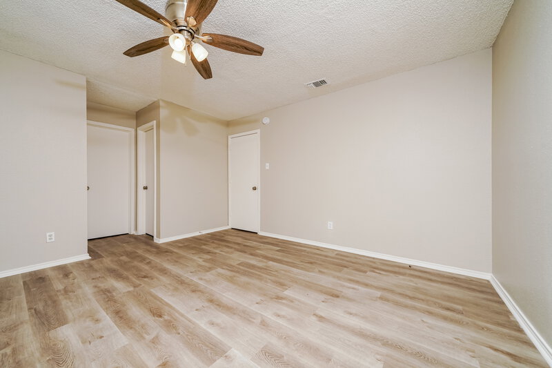 1,975/Mo, 1115 Hemlock Ct Desoto, TX 75115 Main Bedroom View
