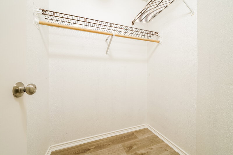 1,975/Mo, 1115 Hemlock Ct Desoto, TX 75115 Walk In Closet View