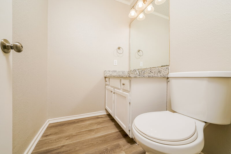 1,975/Mo, 1115 Hemlock Ct Desoto, TX 75115 Bathroom View