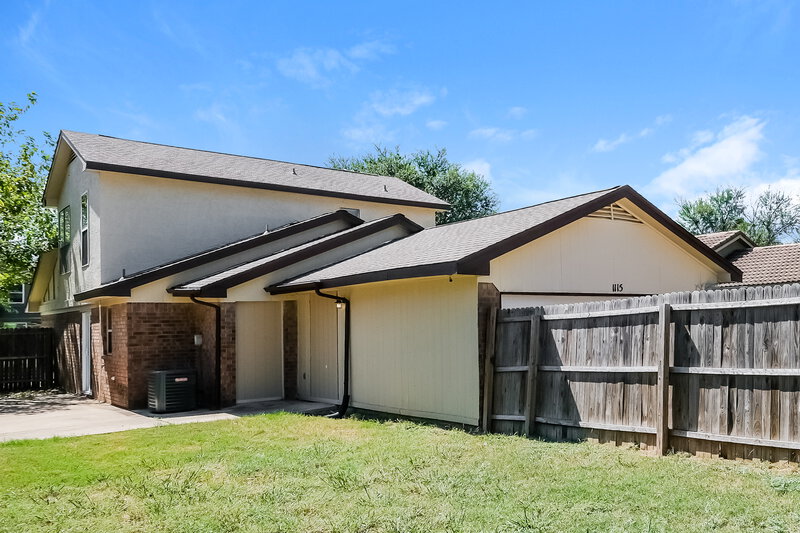 1,975/Mo, 1115 Hemlock Ct Desoto, TX 75115 Rear View 2