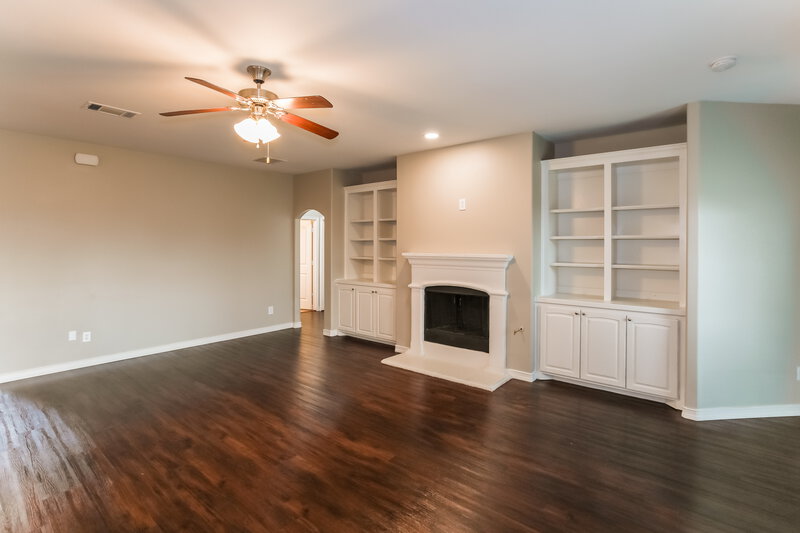 2,480/Mo, 1612 Woodlawn Ave Royse City, TX 75189 Living Room View