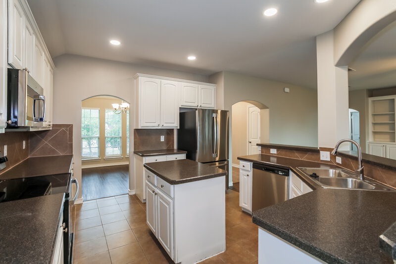 2,480/Mo, 1612 Woodlawn Ave Royse City, TX 75189 Kitchen View