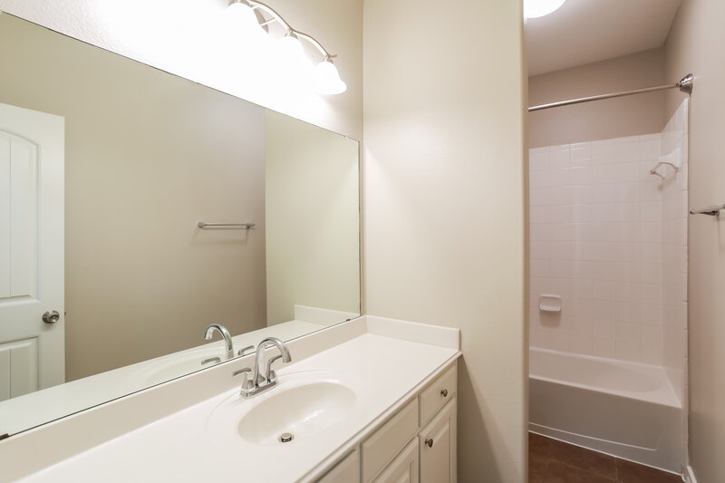 2,480/Mo, 1612 Woodlawn Ave Royse City, TX 75189 Bathroom View