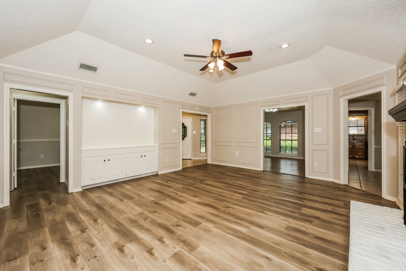 2,340/Mo, 1200 Lake Grove Ln Desoto, TX 75115 Living Room View 2