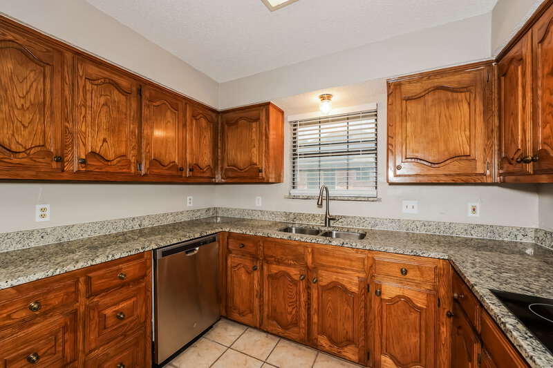 2,340/Mo, 1200 Lake Grove Ln Desoto, TX 75115 Kitchen View