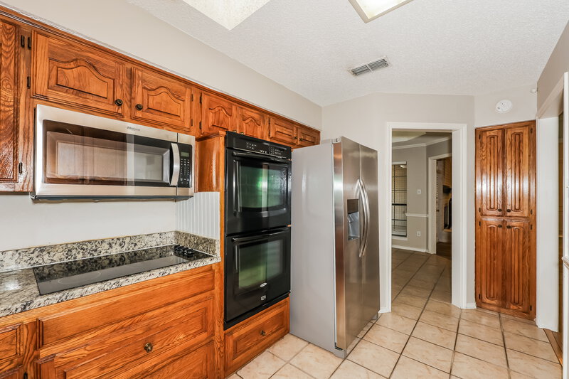 2,340/Mo, 1200 Lake Grove Ln Desoto, TX 75115 Kitchen View 2