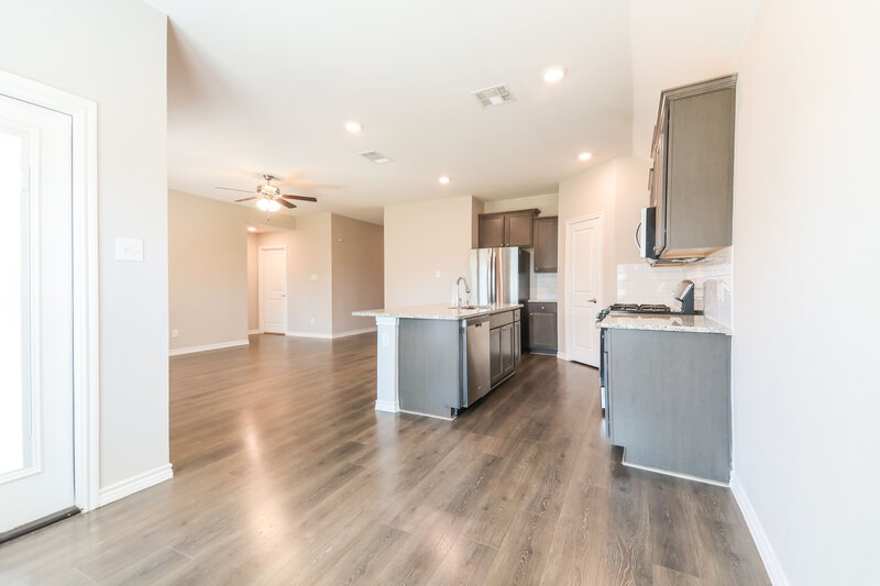 2,075/Mo, 403 Gallop Dr Princeton, TX 75407 Kitchen View