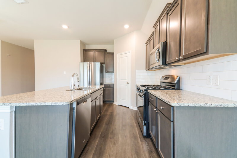 2,075/Mo, 403 Gallop Dr Princeton, TX 75407 Kitchen View 2