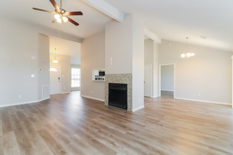 2,150/Mo, 6503 Rockland Dr Arlington, TX 76016 Living Room View