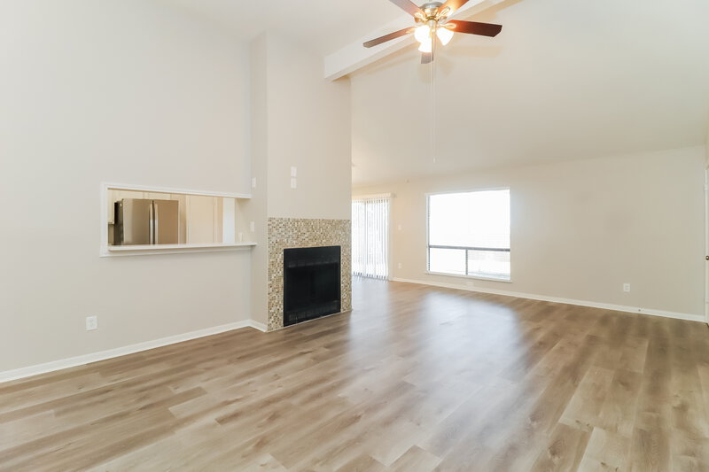 2,150/Mo, 6503 Rockland Dr Arlington, TX 76016 Living Room View 2