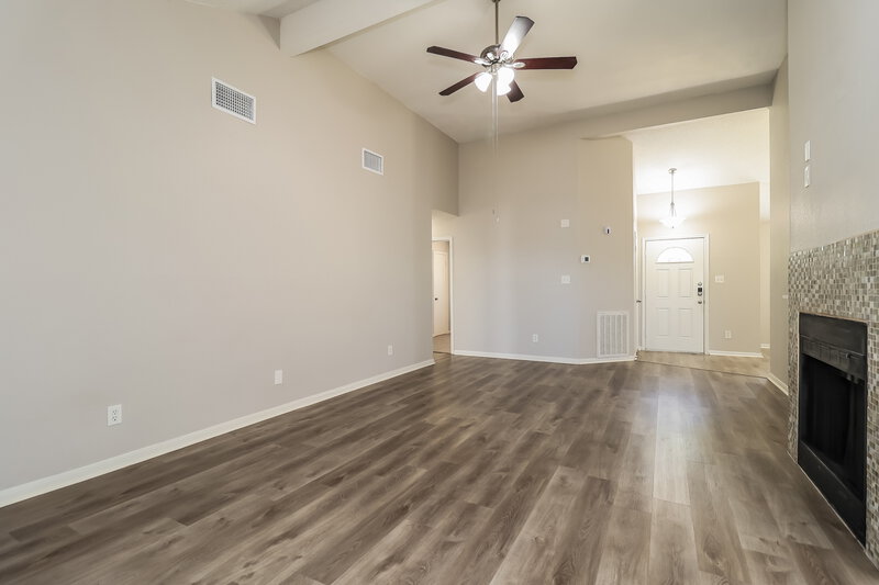 2,185/Mo, 6503 Rockland Dr Arlington, TX 76016 Living Room View 2