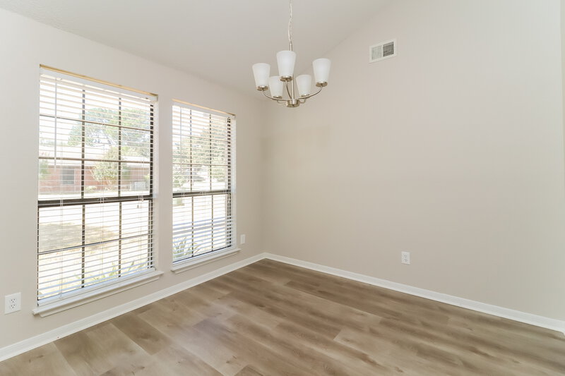 2,150/Mo, 6503 Rockland Dr Arlington, TX 76016 Dining Room View 2