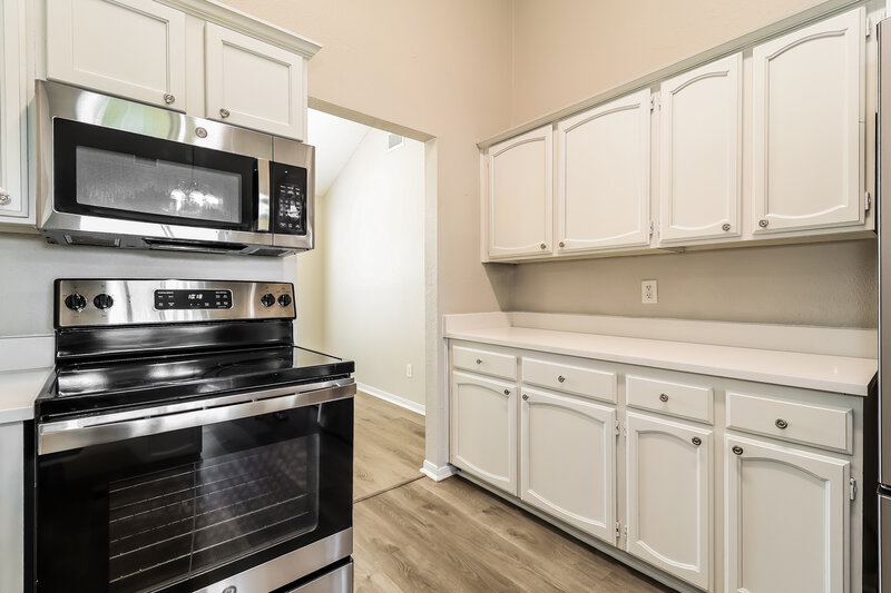 2,185/Mo, 6503 Rockland Dr Arlington, TX 76016 Kitchen View 2