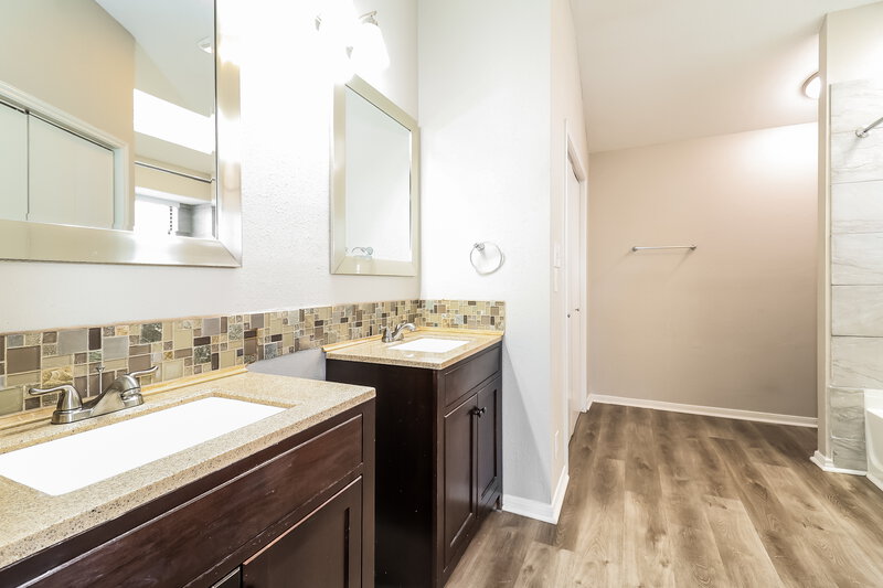 2,185/Mo, 6503 Rockland Dr Arlington, TX 76016 Main Bathroom View