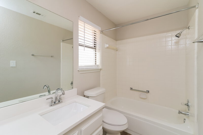 2,150/Mo, 6503 Rockland Dr Arlington, TX 76016 Bathroom View