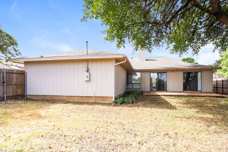 2,185/Mo, 6503 Rockland Dr Arlington, TX 76016 Rear View