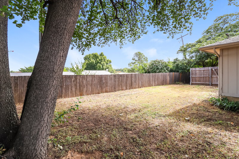 2,185/Mo, 6503 Rockland Dr Arlington, TX 76016 Backyard View