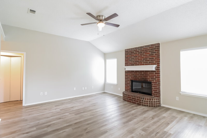 1,905/Mo, 504 NE Park Meadow Ln Burleson, TX 76028 Living Room View 2