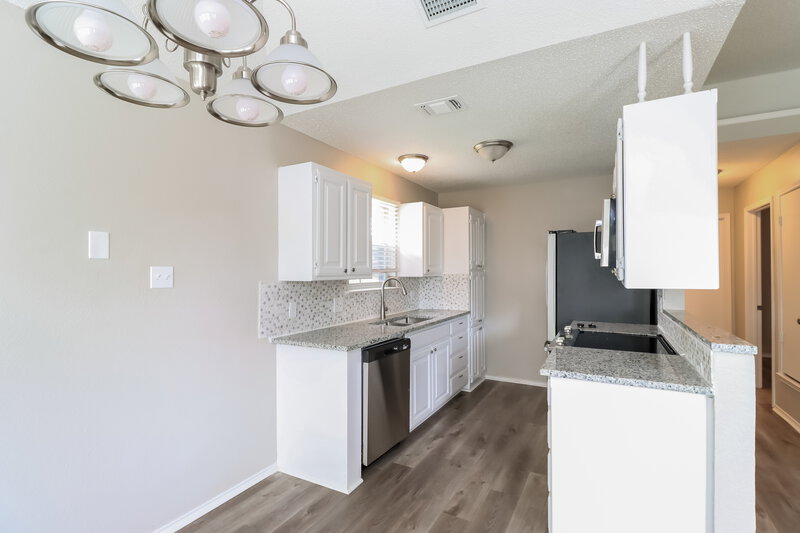 1,905/Mo, 504 NE Park Meadow Ln Burleson, TX 76028 Kitchen View 2