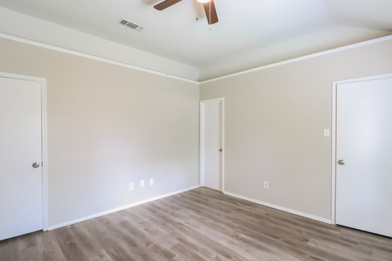 1,905/Mo, 504 NE Park Meadow Ln Burleson, TX 76028 Main Bedroom View