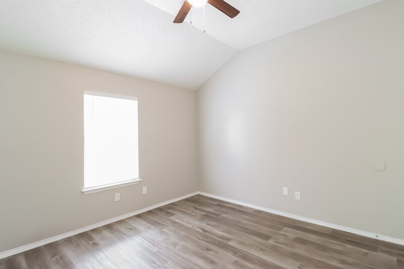 1,905/Mo, 504 NE Park Meadow Ln Burleson, TX 76028 Main Bedroom View 2