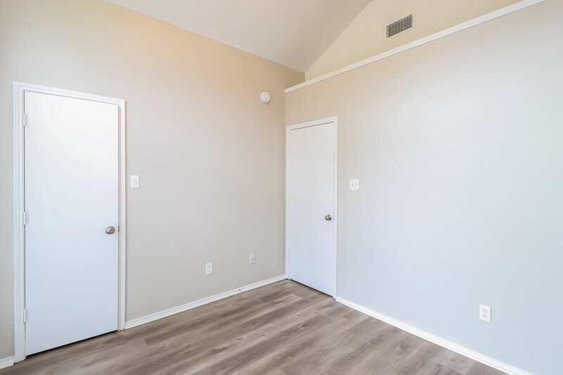 1,905/Mo, 504 NE Park Meadow Ln Burleson, TX 76028 Bedroom View