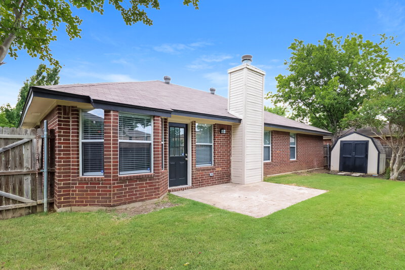 1,905/Mo, 504 NE Park Meadow Ln Burleson, TX 76028 Rear View