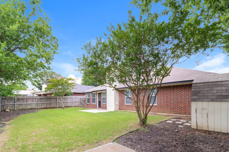 1,905/Mo, 504 NE Park Meadow Ln Burleson, TX 76028 Rear View 2