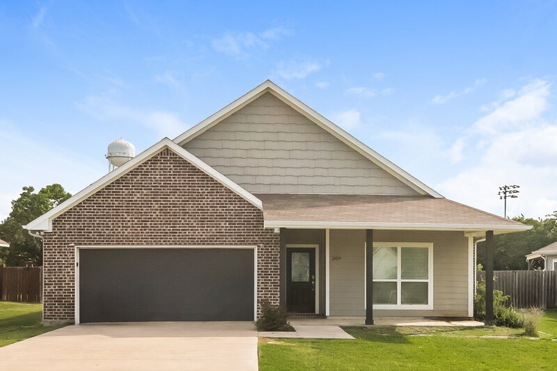 2,385/Mo, 309 E Huffman St Krum, TX 76249 External View