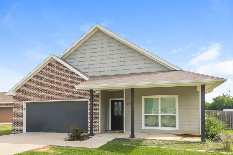 2,385/Mo, 309 E Huffman St Krum, TX 76249 Front View