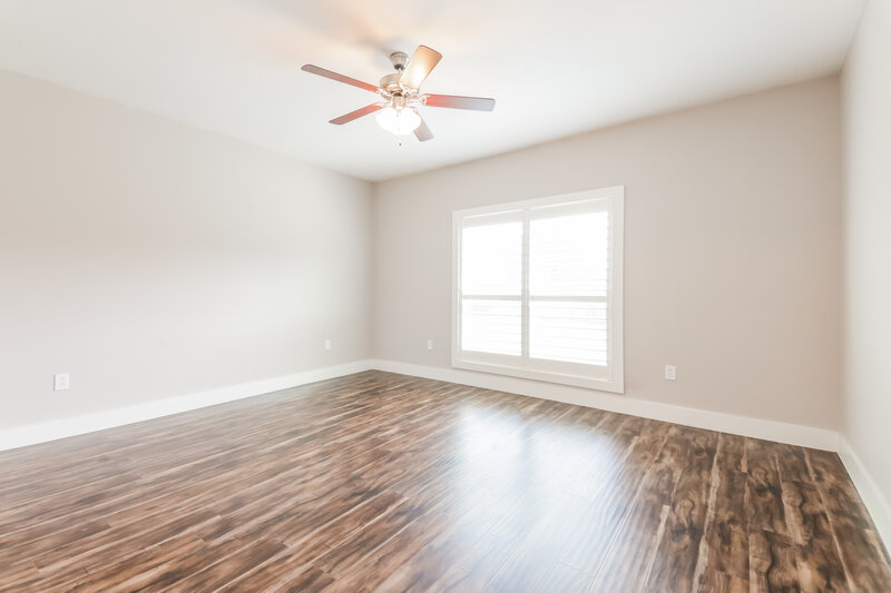 2,385/Mo, 309 E Huffman St Krum, TX 76249 Main Bedroom View