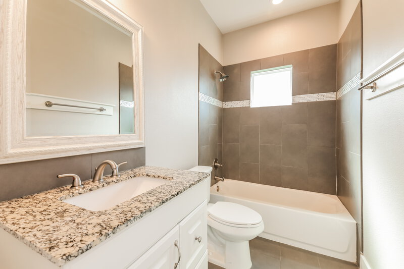 2,385/Mo, 309 E Huffman St Krum, TX 76249 Bathroom View