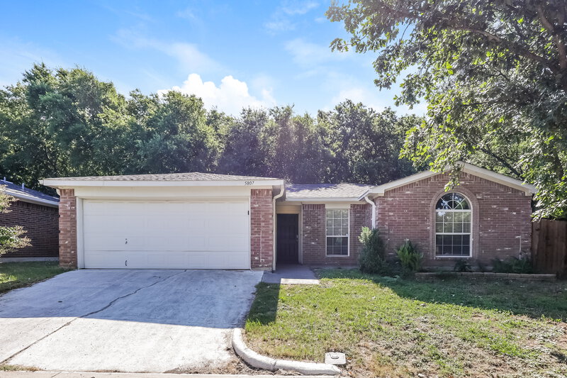 2,175/Mo, 5807 Diamond Oaks Ct Arlington, TX 76018 External View