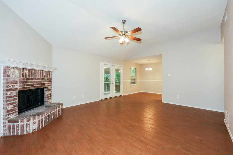 2,175/Mo, 5807 Diamond Oaks Ct Arlington, TX 76018 Living Room View 2