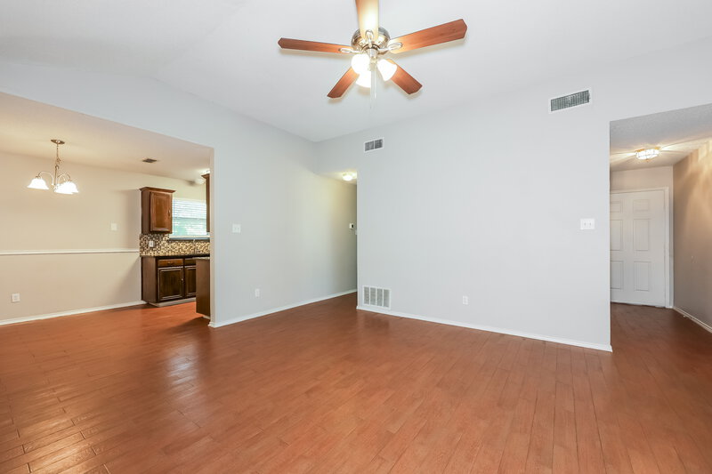2,175/Mo, 5807 Diamond Oaks Ct Arlington, TX 76018 Living Room View 3