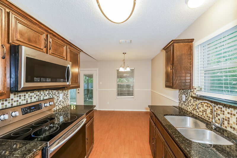 2,175/Mo, 5807 Diamond Oaks Ct Arlington, TX 76018 Kitchen View 2